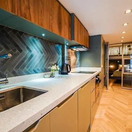 Designer In Art District With Terrace Garden Apartment Istanbul