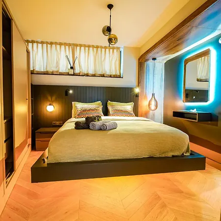 Designer In Art District With Terrace Garden Apartment Istanbul