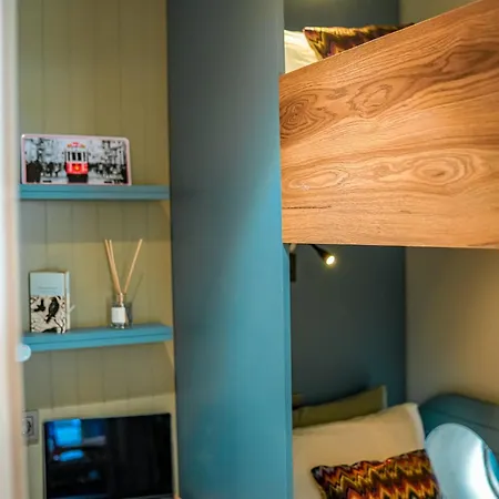 Designer In Art District With Terrace Garden Apartment