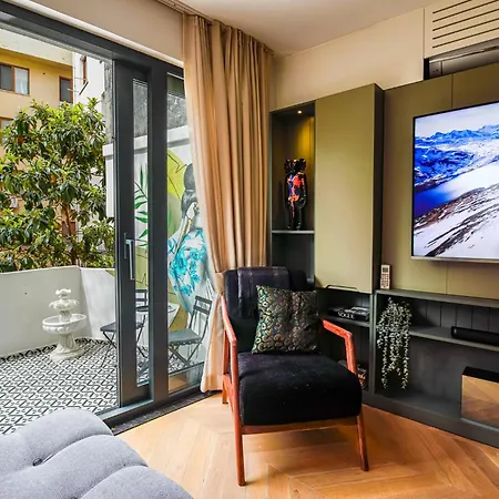 Designer In Art District With Terrace Garden Daire İstanbul
