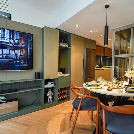 Designer In Art District With Terrace Garden Daire *