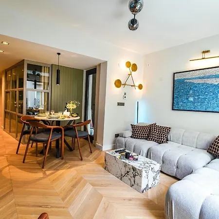 Designer In Art District With Terrace Garden Daire İstanbul