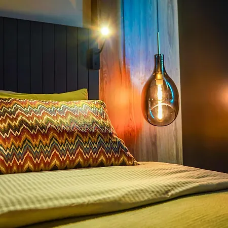 Designer In Art District With Terrace Garden Istanbul