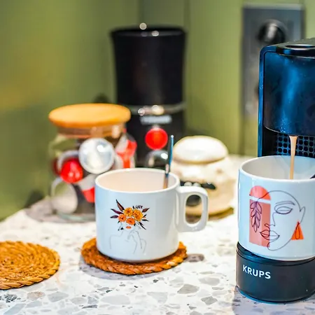 Designer In Art District With Terrace Garden Istanbul