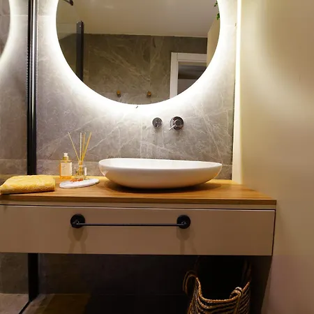 Designer In Art District With Terrace Garden *