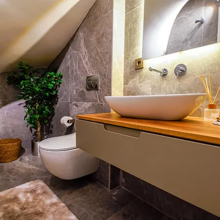 Designer In Art District With Terrace Garden * Istanbul