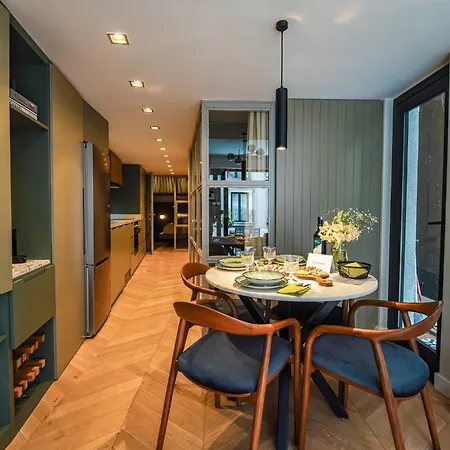 Designer In Art District With Terrace Garden