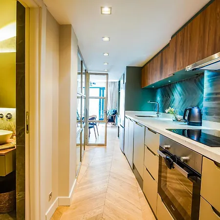 Designer In Art District With Terrace Garden Istanbul