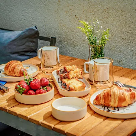 Designer In Art District With Terrace Garden *