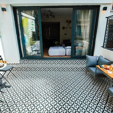 Designer In Art District With Terrace Garden * Istanbul