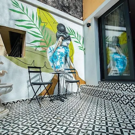 Designer In Art District With Terrace Garden